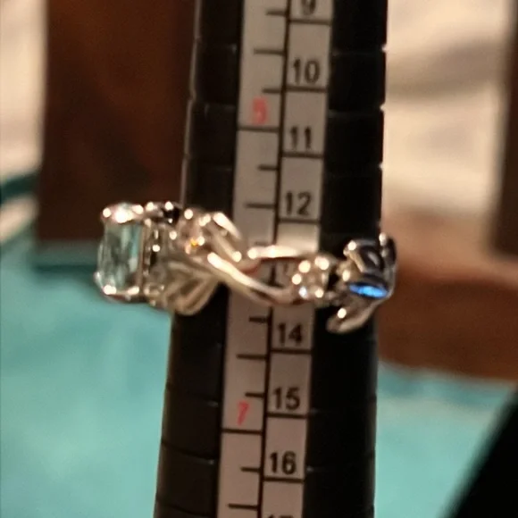 Sterling silver aquamarine ring. - Picture 7 of 8